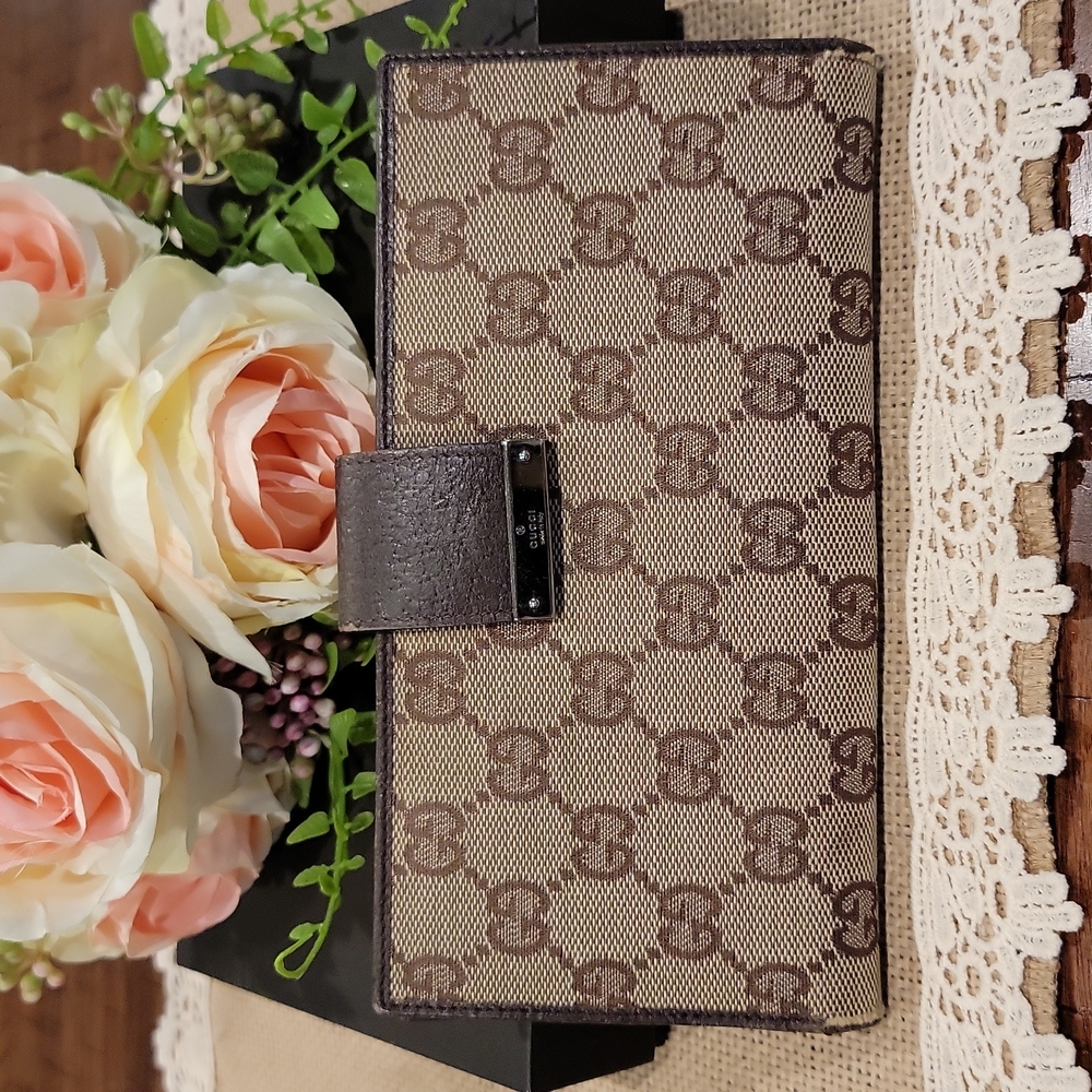 Authentic Gucci wallet